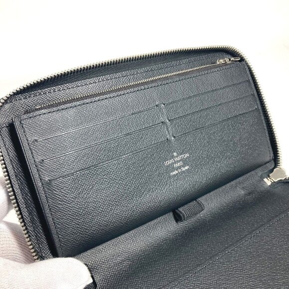LOUIS VUITTON Black Leather Wallet - Picture 13 of 16